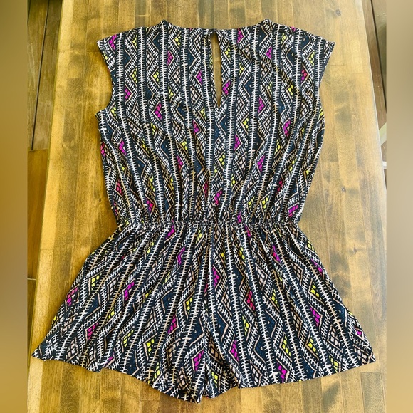 BCBGeneration ROMPER, Sz L, EUC, Super-Soft, Comfy, Poly/Spandex, Colorful & Fun - Picture 9 of 15